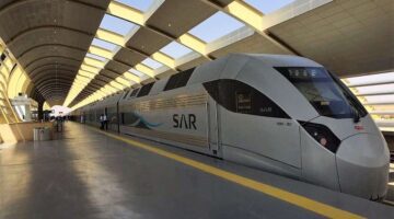 ما هي مواعيد وأسعار وطريقة الحجز في القطارات بين الدمام والرياض يوميًا؟