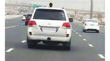 "الهيئة العامة للمرور" تجيب عن كم مخالفة الخروج من فتحة السقف؟