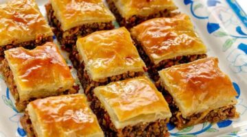 بخطوات بسيطة.. طريقة عمل صينية الرقاق باللحمة المفرومة