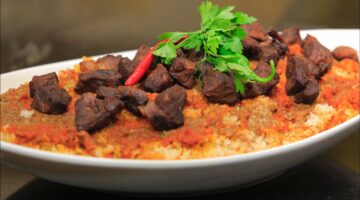"بالخل والثوم" طريقة عمل الفتة بالأرز واللحم على الطريقة المصرية السليمة