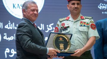 "تحفيز الإبداع والابتكار" كيف تُسهم جائزة الملك عبدالله الثاني للتميز 2024 في رفع مستوى الأداء المؤسسي؟