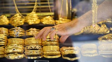"بكام النهارده" سعر الذهب في مصر اليوم عيار 21 الجمعة 8/11/2024 والمصنعية في الصاغة المصرية