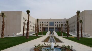 حصر المعلمين المتقاعدين.. إجراءات وزارة التعليم السعودية بتعويضهم عن الإجازة الصيفية بالمملكة
