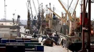 اليمنيون يحيون ميناءً تاريخياً لاستقبال سفن تجارية عالمية بعد إغلاق مينائي الحديدة ورأس عيسى