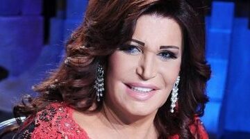 بعد تعرضها لكسر بيديها.. نجوى فؤاد فى الظهور الأول لها.. فيديو