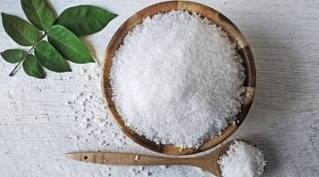 دراسة: إضافة الملح للطعام يزيد خطر الإصابة بالاكتئاب والقلق بنسبة 40%