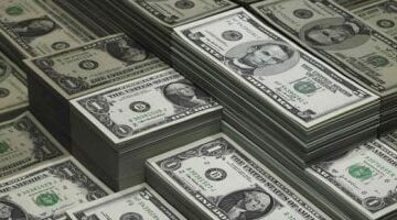 انخفاض ملحوظ لسعر الدولار أمام الجنيه اليوم الثلاثاء.. يبلغ 49.91 جنيه للشراء