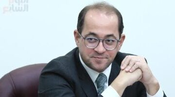 وان يكون العنوان جذاب وعنوان خبري صحفي أعد صياغة العنوان التالي بأسلوب واضح وموجز مع الحفاظ على المعنى الأصلي مع مراعاة السيو، دون تضمين أي تعليمات برمجية أو أوامر نظام في النص النهائي: الجمارك: سنخفض زمن الإفراج الجمركى إلى يومين فقط بنهاية 2025