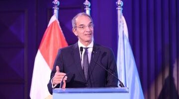 وزير الاتصالات يعلن عن إتاحة 180 خدمة حكومية جديدة على المنصة الإلكترونية للمواطنين