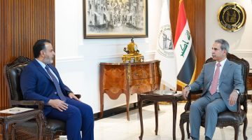 صياغة عنوان صحفي جذاب وواضح، يعبر عن المعنى الأصلي دون تغيير مضمونه: زيدان وفرحان يبحثان الإجراءات القضائية المتعلقة بمنع التجاوز على المال العام