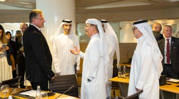 غرف دبي تستضيف طاولة نقاش مع مفوض الاتحاد الأوروبي لتعزيز التعاون التجاري والأمني مع أوروبا