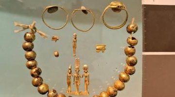 افتتاح معرض "حلي الكرنك الذهبية" يبهر زوار متحف الأقصر للفن المصري القديم.. شاهد الصور!