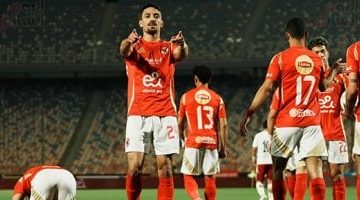 الأهلي وبراميدز في الصدارة.. 4 مراكز تشعل المنافسة بين 10 أندية بالدوري