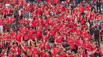 جماهير الأهلي تشعل المدرجات بهتافات حماسية خلال مواجهة فاركو