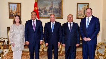 الرئيس السيسي يلتقي وفد رجال الأعمال الأمريكيين في المنتدى الاقتصادي