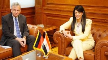 المشاط تبحث مع السفير الألماني سبل تعزيز العلاقات الاقتصادية بين مصر وألمانيا