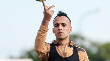 ناصر منسى يقود هجوم الزمالك بقوة أمام الأهلي!