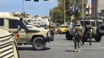 تصاعد أزمة ليبيا: استقالات رسمية وتظاهرات بالآلاف تشهدها الشوارع (فيديو حصري)