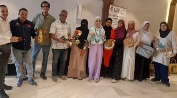 حرفيو الأقصر يطالبون بتنفيذ التأمين الدقيق على أرض الواقع.. صورة تسليط الضوء على المطالبات الإنسانية