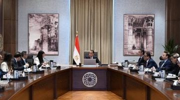 رئيس الوزراء يراقب توافر السلع الاستراتيجية والمخزون لديها
