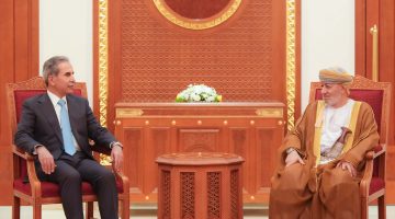 زيدان ونائب رئيس مجلس القضاء العماني يبحثان تطوير العلاقات القضائية والقانونية