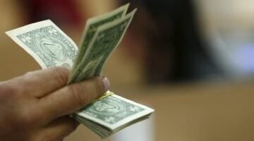 تأثير اليوان الرقمي على نظام سويفت العالمي ومستقبل الدولار: تحديات عالمية محتملة