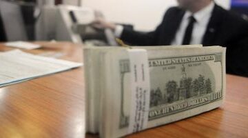 سعر الدولار الرسمي اليوم الجمعة 16 مايو 2025: 50.08 جنيه أمام الجنيه المصري بالبنك المركزي