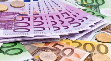 اليورو يسجل تراجعًا ملحوظًا أمام الجنيه في ختام تعاملات الأربعاء 28 مايو 2025