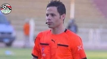 محمود منصور يتولى مهمة الحكم الرابعة لمباراة المصري وسيراميكا.. خلفاً لعاطف حسين!