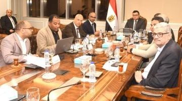 وزير الإسكان يراقب منظومة مياه الشرب في شرق وغرب القاهرة استعدادًا لموسم الصيف