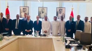 وزير الاستثمار يجتمع برئيس مجموعة أبوظبي للطيران لاستكشاف فرص التعاون