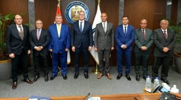 وزير البترول يعلن خطة شاملة لتطبيق التكنولوجيات الرقمية وتعزيز كفاءة الطاقة في مواقع العمل البترولية.