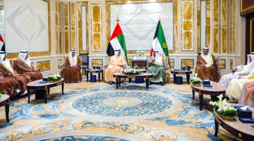 أمير الكويت يرى في منصور بن زايد شريكًا لتعزيز التعاون الثنائي