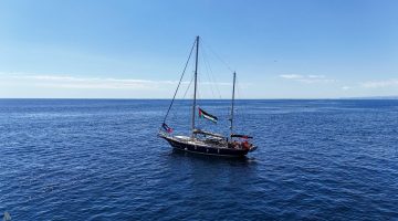 صياغة عنوان صحفي جذاب وواضح، يعبر عن المعنى الأصلي دون تغيير مضمونه: الصهاينة يعترضون سفينة إغاثة متجهة إلى غزة