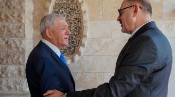 صياغة عنوان صحفي جذاب وواضح، يعبر عن المعنى الأصلي دون تغيير مضمونه: رئيس الجمهورية يؤكد ضرورة إيجاد حل نهائي لصرف المستحقات المالية لموظفي الإقليم