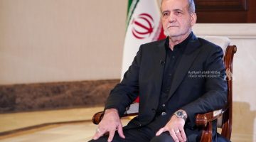 صياغة عنوان صحفي جذاب وواضح، يعبر عن المعنى الأصلي دون تغيير مضمونه: الرئيس الإيراني: الكيان الصهيوني لن يتمكن من هزيمتنا