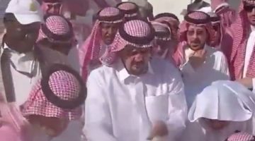 وداع مؤثر: الأمير عبدالعزيز بن فهد يشارك لحظات الوداع لجدته هيا العساف في فيديو مؤثر