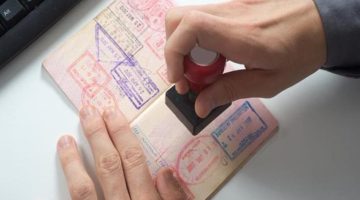 كل ما تحتاج معرفته عن خطوات تمديد تأشيرة الزيارة العائلية في السعودية عبر منصة أبشر والحالات الممنوعة