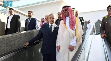 رئيس وزراء باكستان يغادر جدة بعد زيارة رسمية