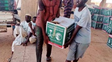 توزيع 1250 سلة غذائية في محلية شيكان بالسودان - خطوات سعودية لدعم الإنسانية