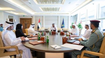 سيف بن زايد يستعرض مبادرات وتشريعات مجلس جودة الحياة الرقمية