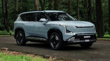 كل ما تحتاج معرفته عن أسعار ومواصفات كيا EV5 موديل 2025 في السعودية