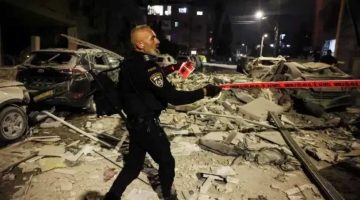 عاجل: صاروخ إيراني يضرب مبنى في قلب إسرائيل وسط تغطية إعلامية مكثفة