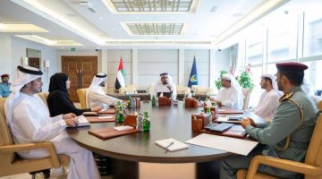 سيف بن زايد يستعرض مبادرات وتشريعات مجلس جودة الحياة الرقمية
