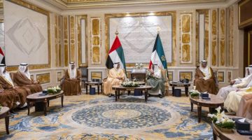 أمير الكويت: العلاقات مع منصور بن زايد تعكس الأخوة والصلابة بين البلدين