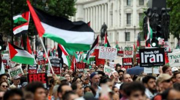 عشرات الآلاف يتظاهرون في لندن نصرةً لغزة واحتجاجًا على استهداف إيران