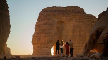 تطبيقات ذكية تعزز تجربة الزائر في المملكة: روح السعودية ومنصة ووي بوك تدعمان القطاع السياحي