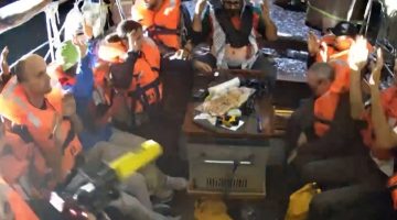 الجزيرة تدعو للإفراج العاجل عن ركاب السفينة 'مادلين'