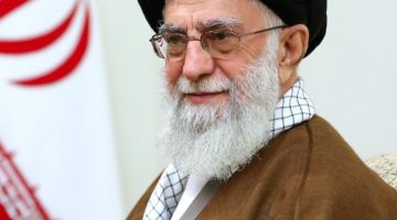 عاجل: المرشد الإيراني يحذر من رد فعل قاسٍ على الكيان الصهيوني في اليمن