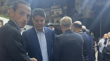 أيمن الرمادي ولاعبو الزمالك يشاركون في عزاء والد محمد طارق